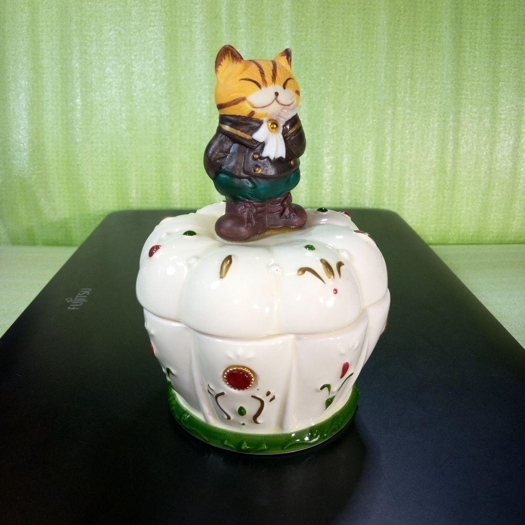 猫のフィギュア付きオルゴール　曲名:トイランド　小物入れ　陶器製？　レトロ
