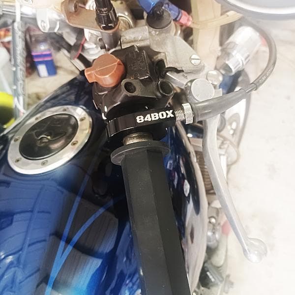 84BOX ハチヨン ボックス 黒 アルミ アルマイト スロットル ホルダー