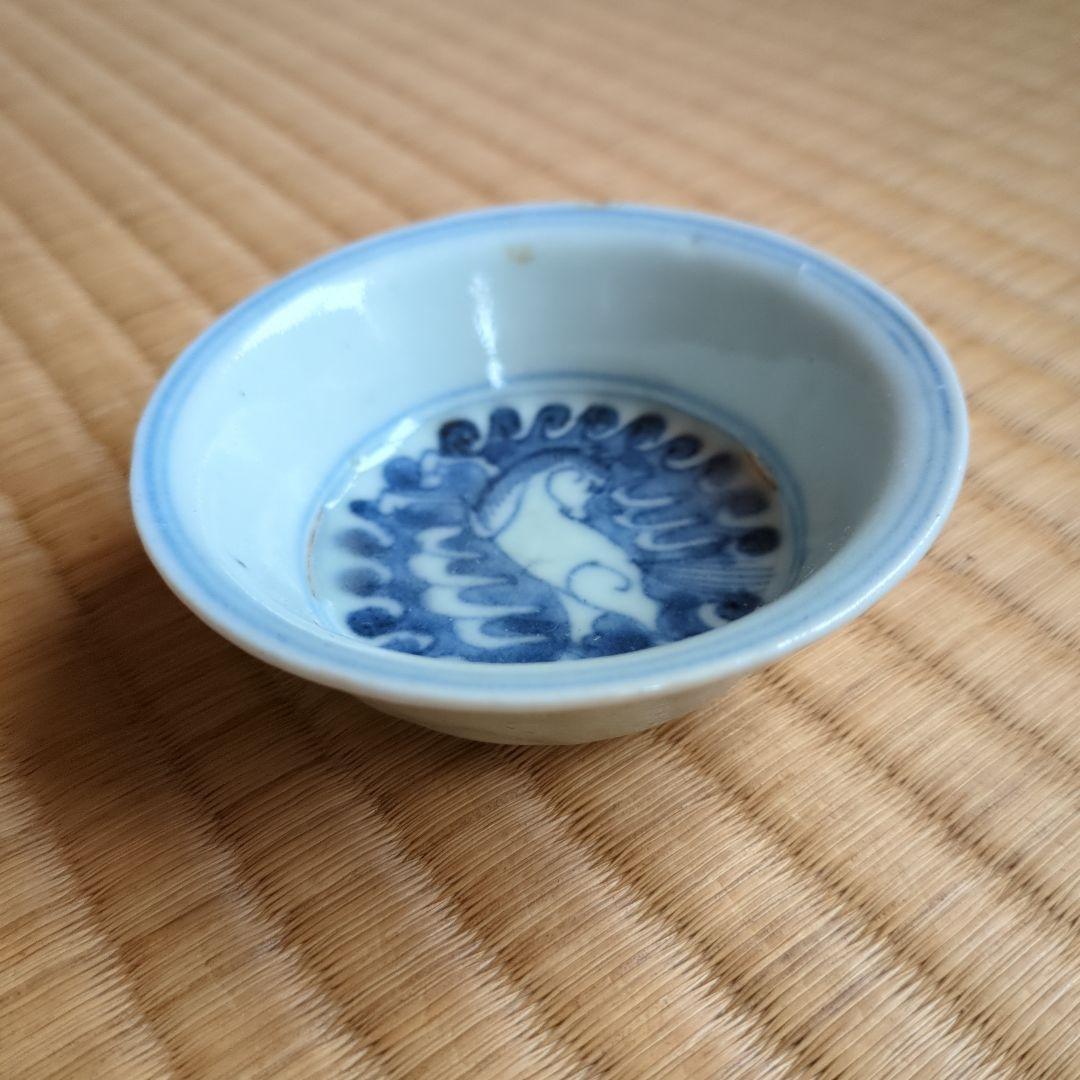 青白陶器の小皿 馬デザイン　午年　骨董品　初期伊万里　飛馬　酒盃