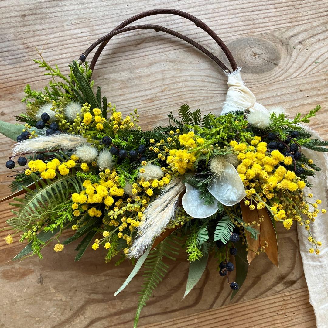 ミモザ　イタリア産ミランドールとルナリアのハーフリース　グレビレア　春