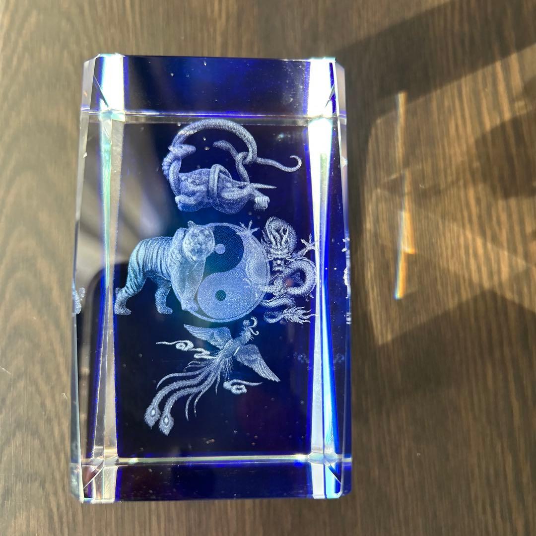 青いアクリルキャラクター置物