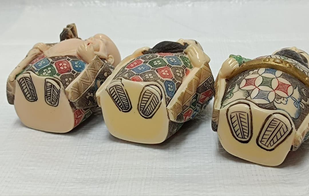 中国　三神福録寿　桃仙人　樹脂製細密技巧架台付置物・縁起物　三神セット