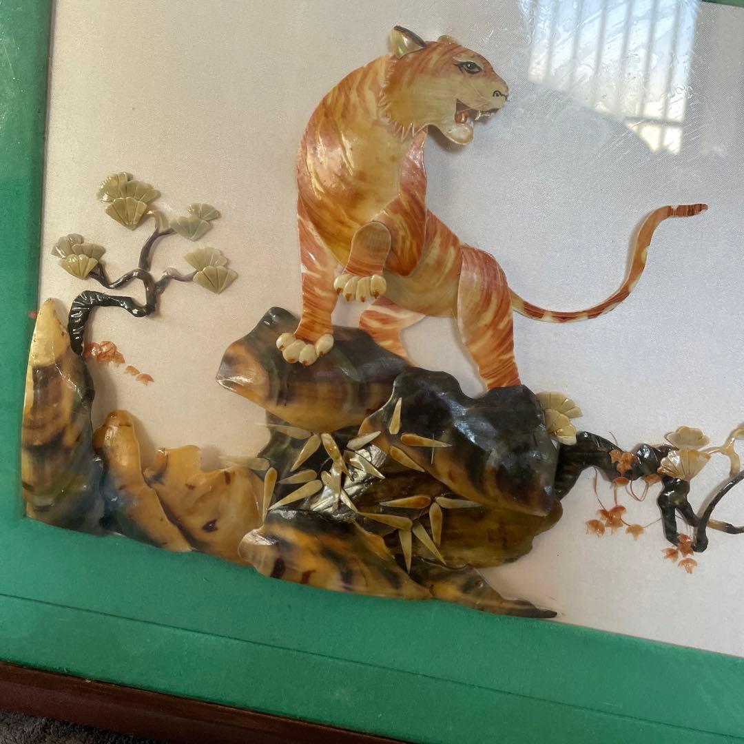 空山の額　〜貝殻で岩に立つ虎を表現している。値下げ交渉してください。