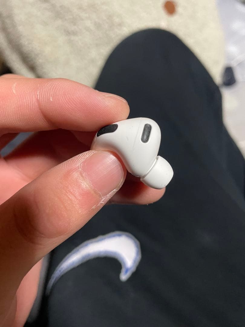 AirPods Pro ホワイト 本体 ブラックケース付き 最終値下げ