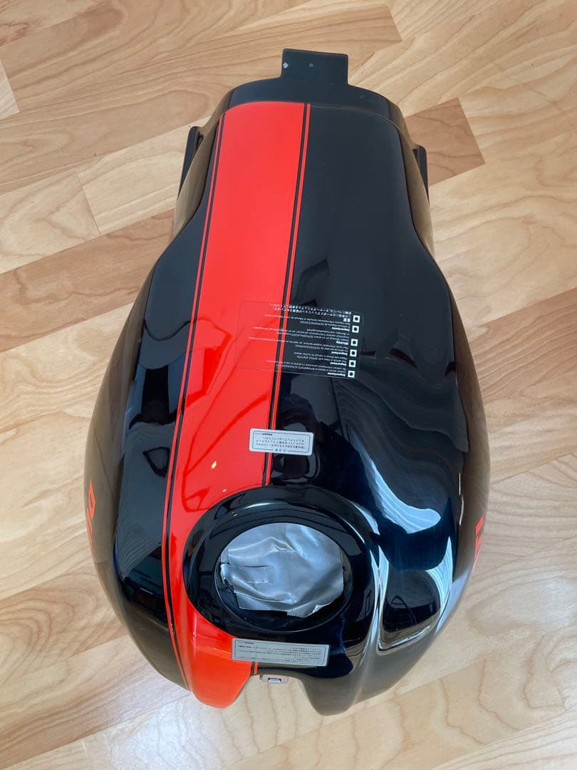 美品 ドゥカティモンスター S2R.S4R用タンク 樹脂製