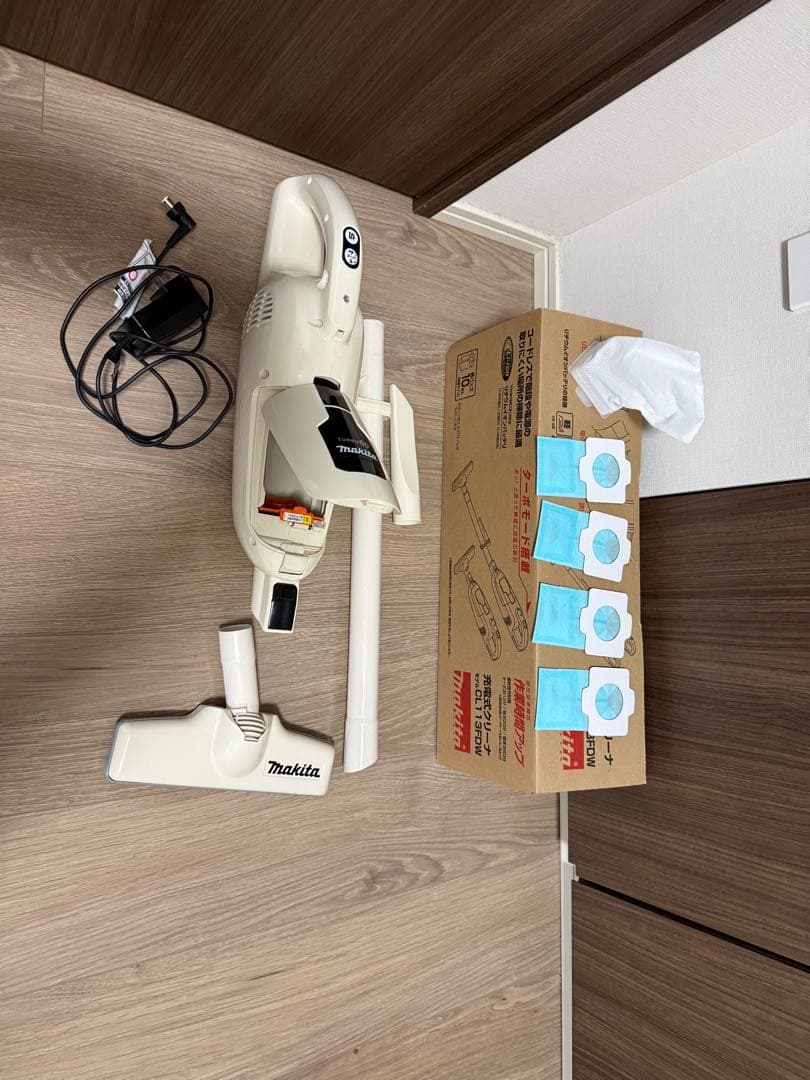 オ*ジ様 Makita 充電式クリーナー　掃除機　CL113FD