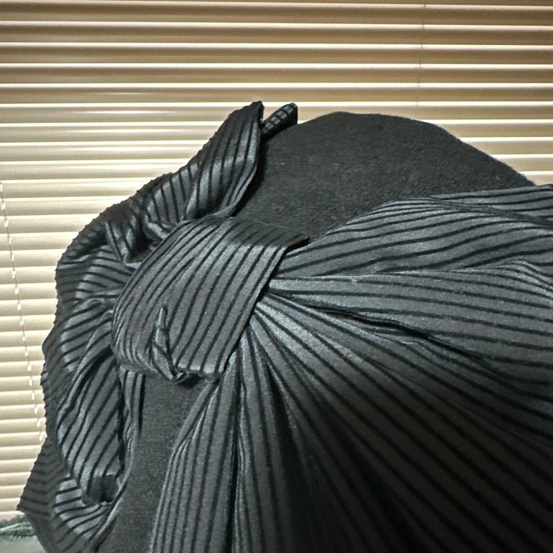 カシラ黒いリボン付きベレー帽