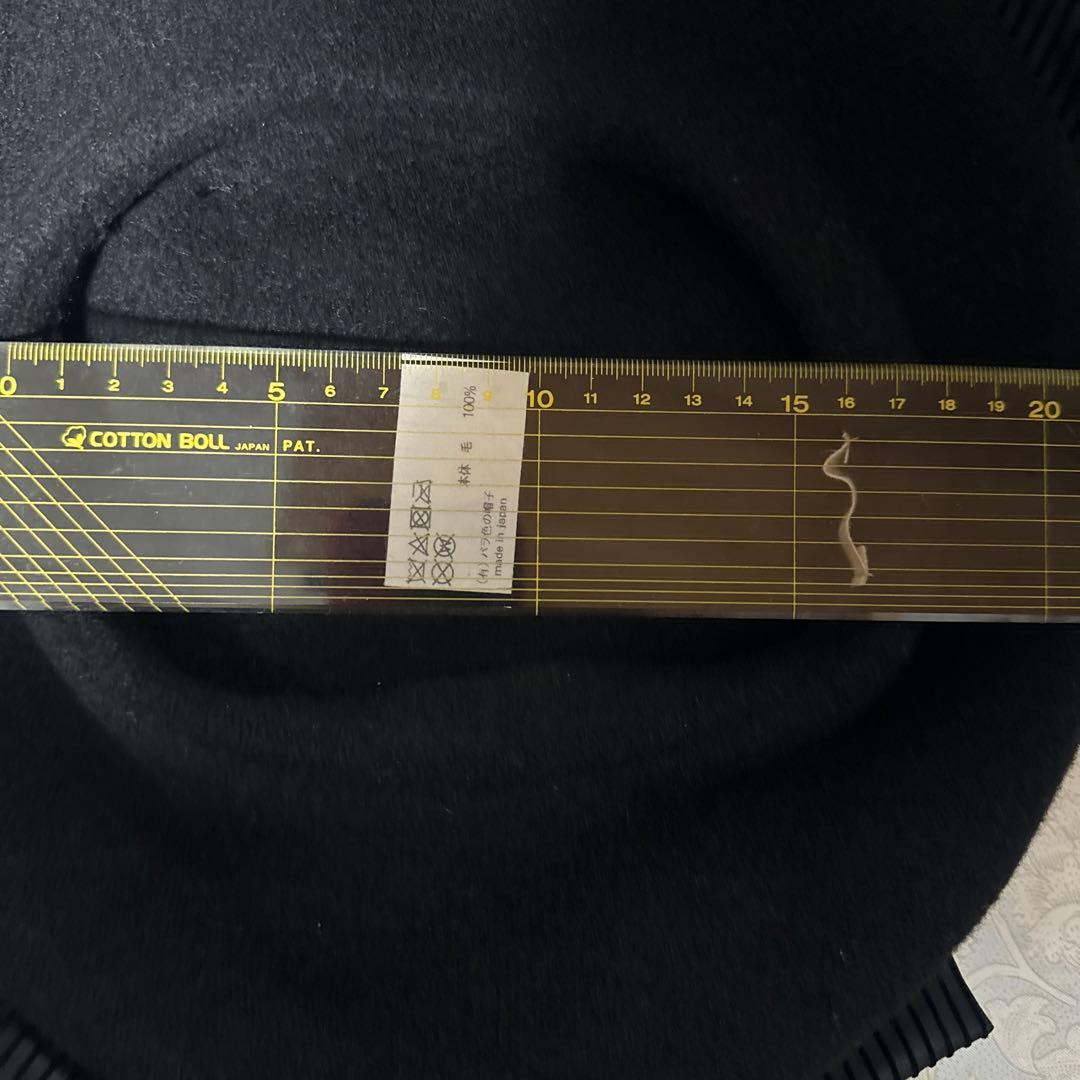 カシラ黒いリボン付きベレー帽