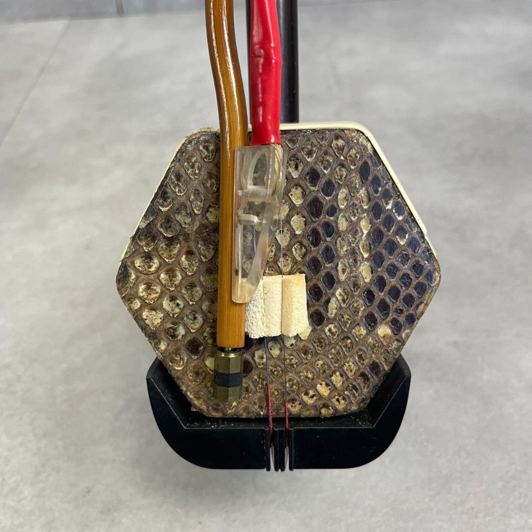 未使用品　二胡　DUNHUANG 上海民族楽器　敦煌牌 　蛇革　中国美術