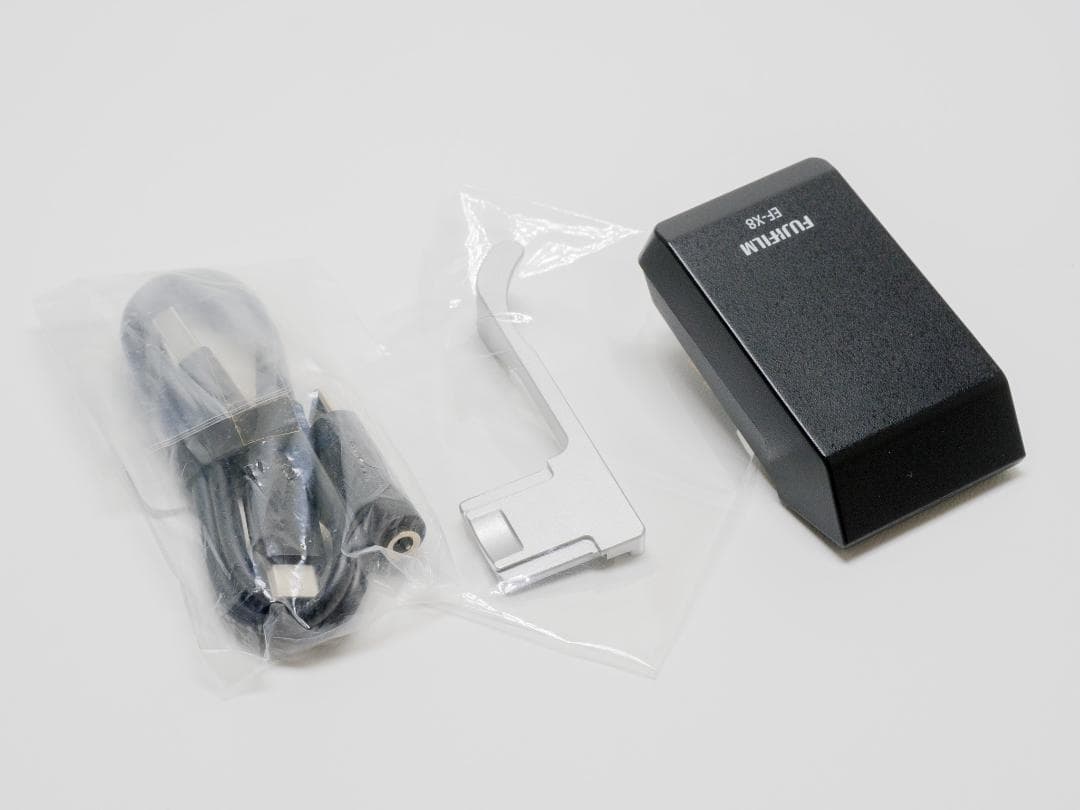 【新品同様】FUJIFILM X-E4