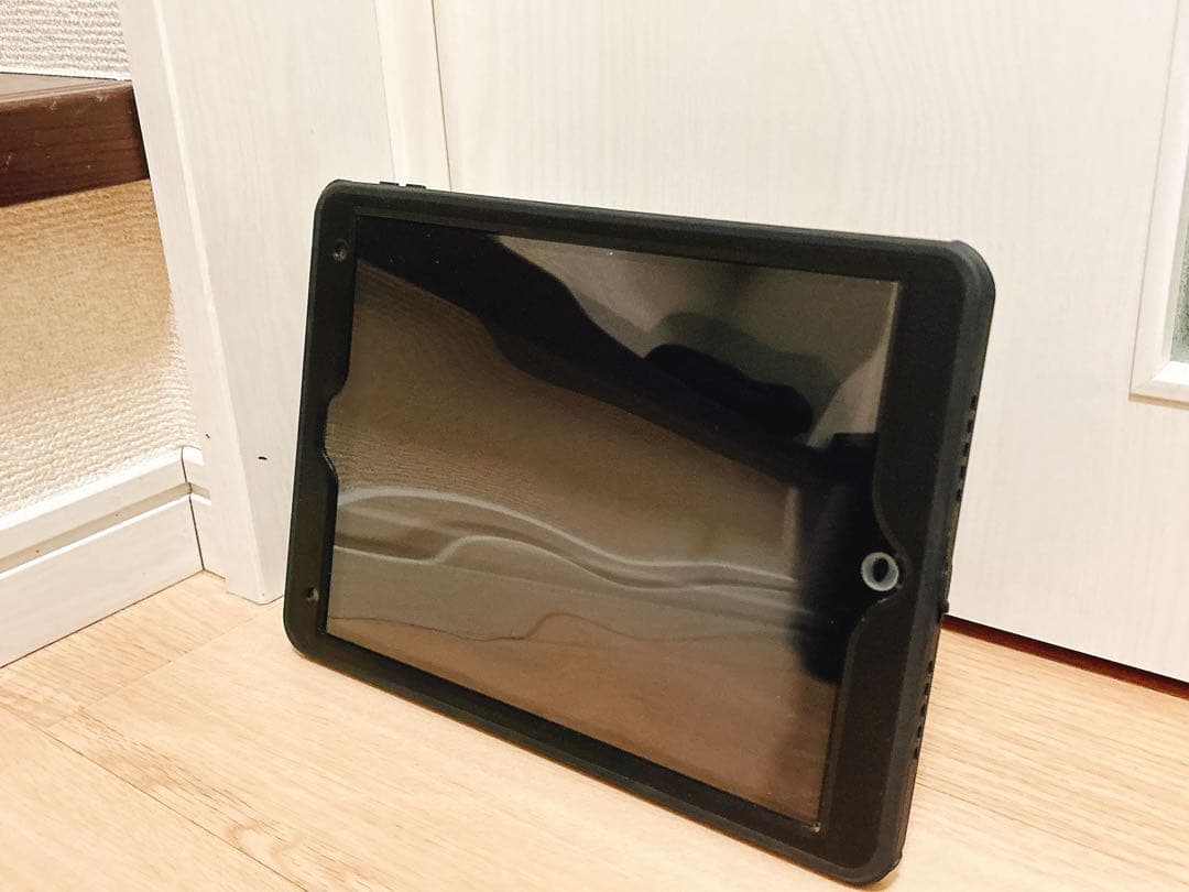 美品　IPad 第8世代 32Gb 本体 防水ハードケース付き