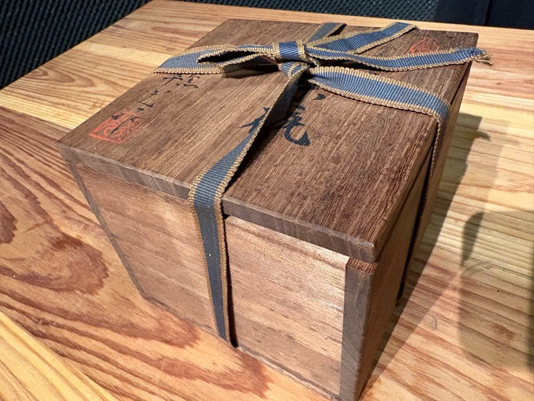 【新年売り尽くし値下げ】 九谷焼　華山（または華峯）の金彩鶴絵抹茶碗　茶道具