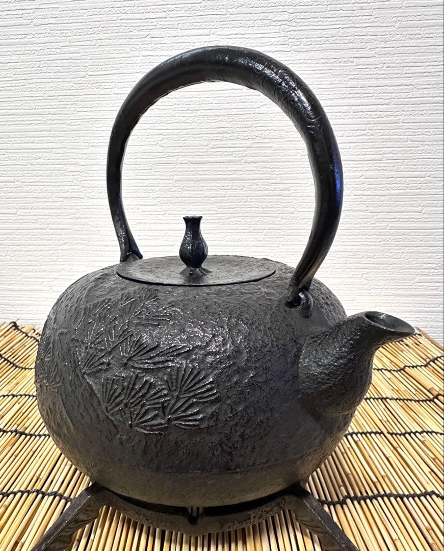 未使用品　付属品付　南部喜州 (及川 喜徳)造　鍛治打袋鉉１５型　南部鉄瓶