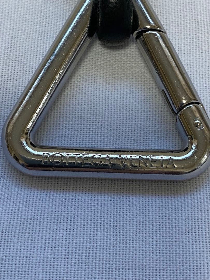 BOTTEGA VENETA 編み込みレザーキーホルダーブラック