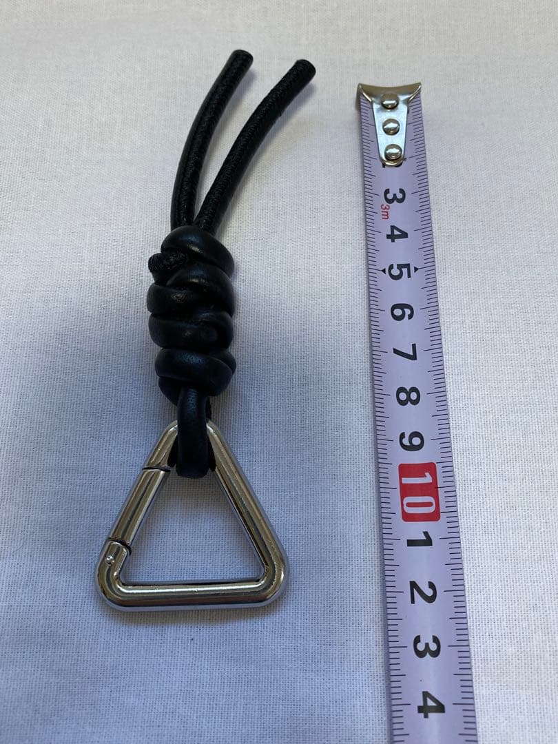 BOTTEGA VENETA 編み込みレザーキーホルダーブラック