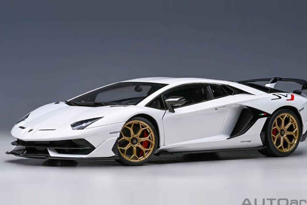 1/18 ミニカー オートアート ランボルギーニ アヴェンタドール SVJ