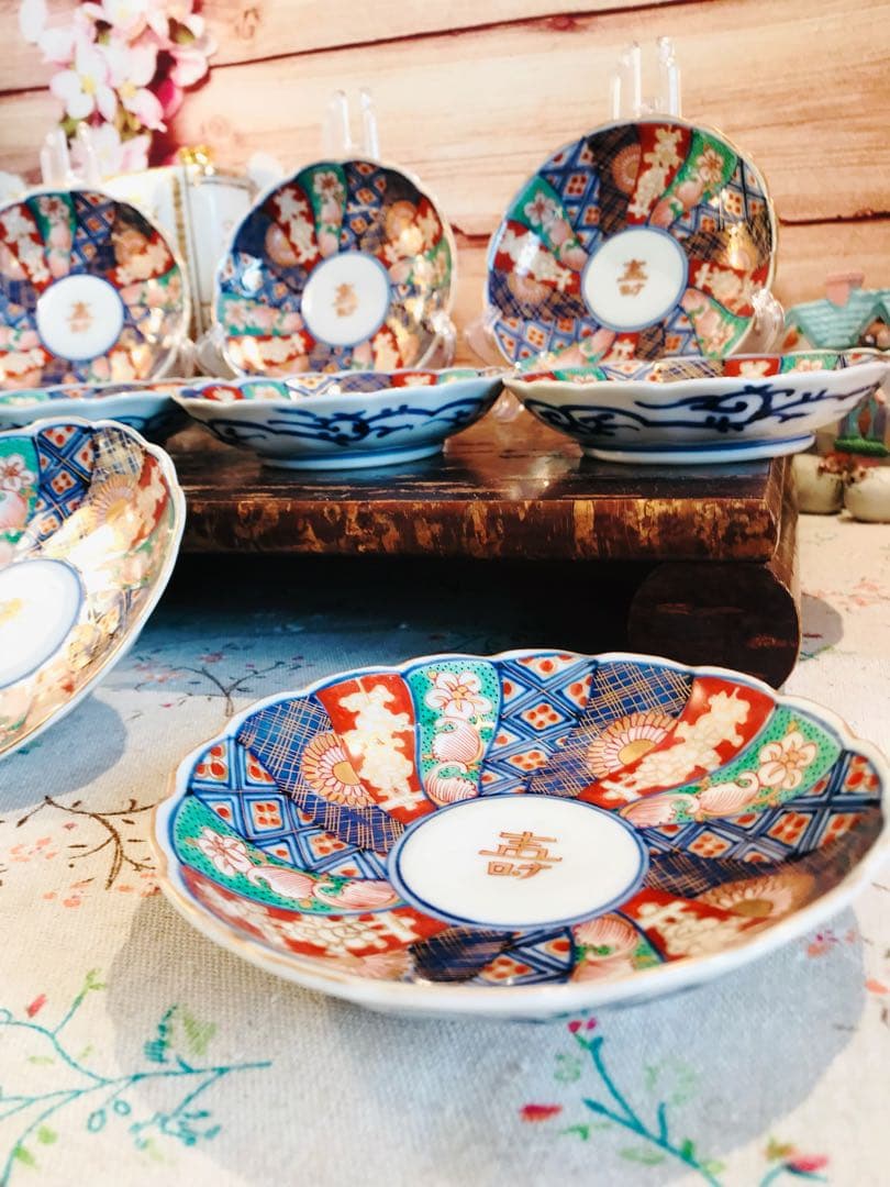 大聖寺伊万里 金襴手 十六菊紋 しのぎ造輪花 奇玉宝鼎之珍　捻り菊皿小膾皿10客