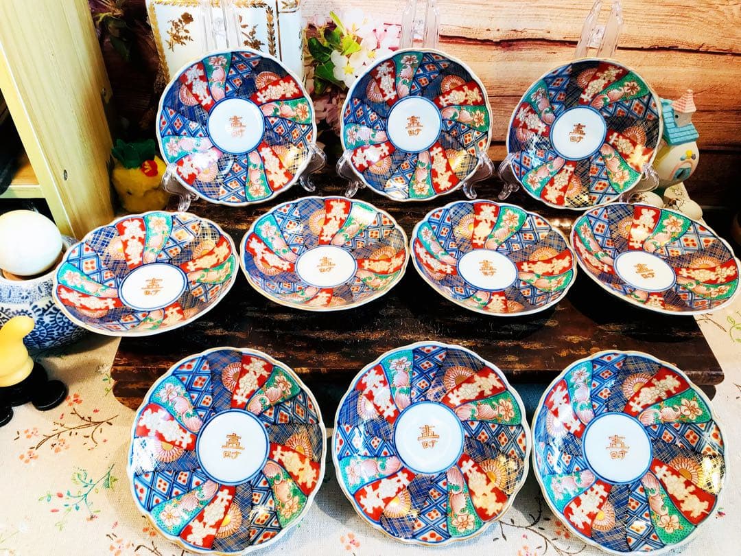 大聖寺伊万里 金襴手 十六菊紋 しのぎ造輪花 奇玉宝鼎之珍　捻り菊皿小膾皿10客