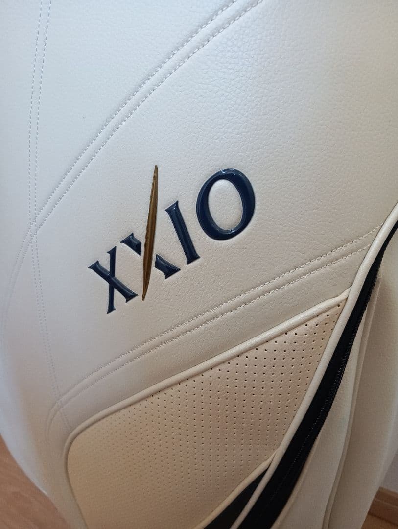 ☆美品☆XXIO ゼクシオ キャディーバッグ ホワイト ゴルフバッグ