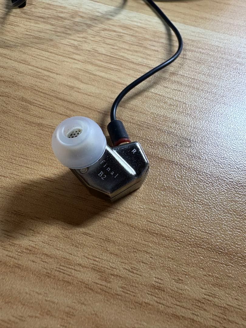 final B2 有線イヤホン