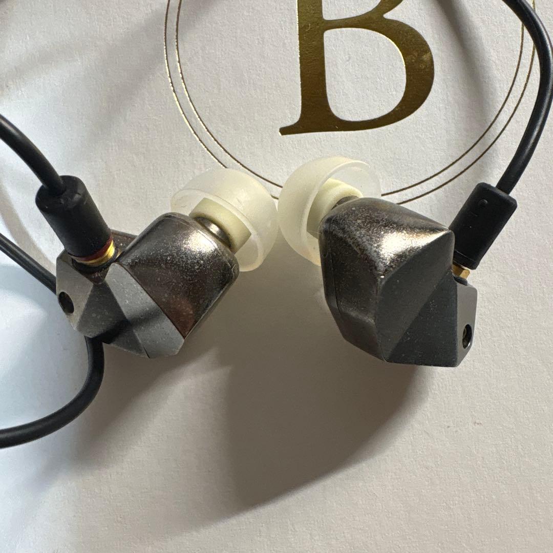 final B2 有線イヤホン