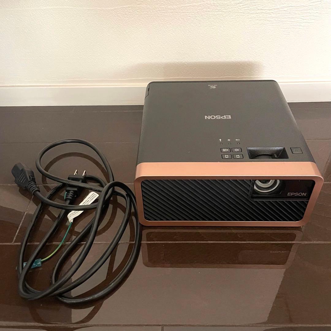 EPSON プロジェクター dreamio　EF-100B