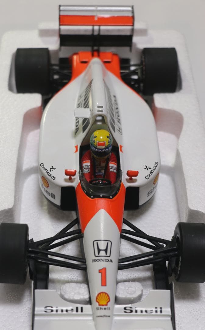 ビックスケール１／1８マクラーレン・ホンダMP4／6　セナ・コレクション　中古品