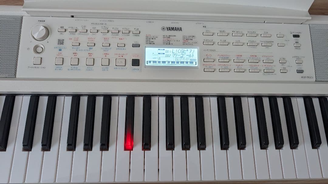 美品YAMAHA ヤマハ 光る 電子キーボード 電子ピアノ EZ-310