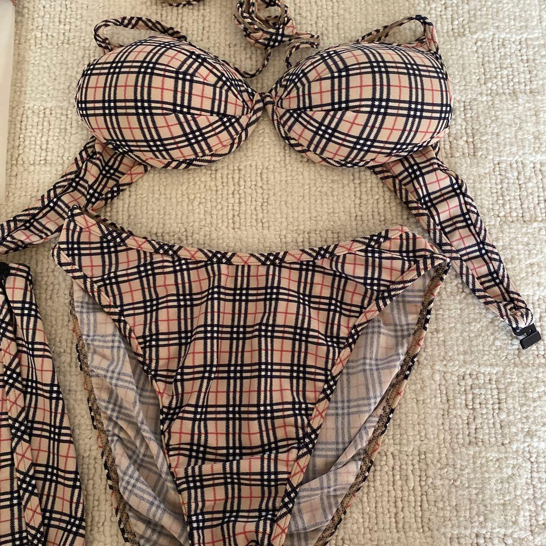 水着　バーバリーブルーレーベル