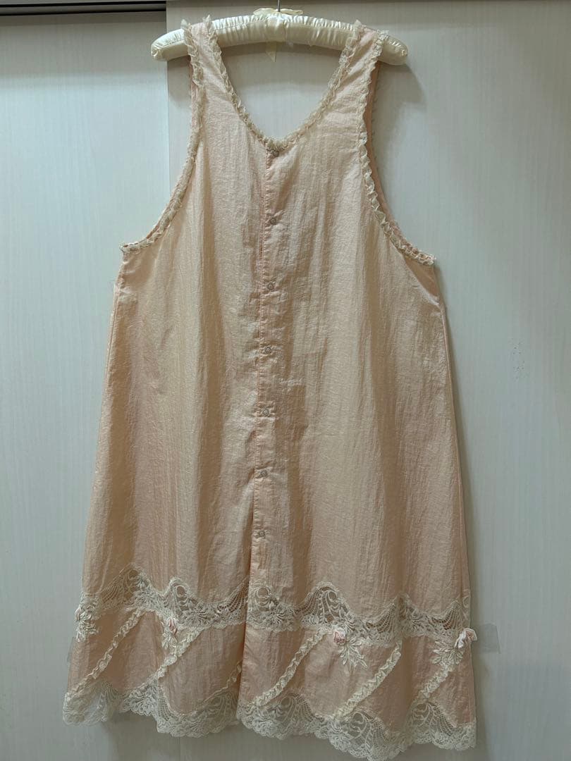 新品未使用さえら可愛いヒスクローネピンクのレース装飾エプロンゆったりサイズ