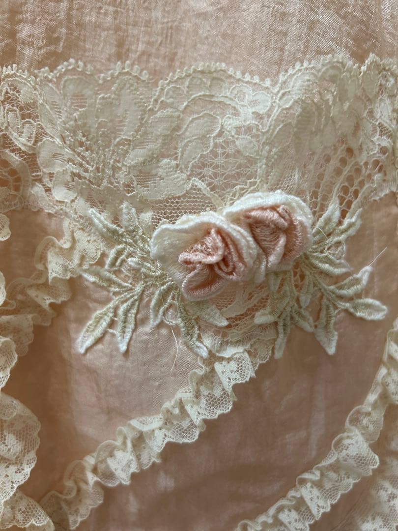 新品未使用さえら可愛いヒスクローネピンクのレース装飾エプロンゆったりサイズ