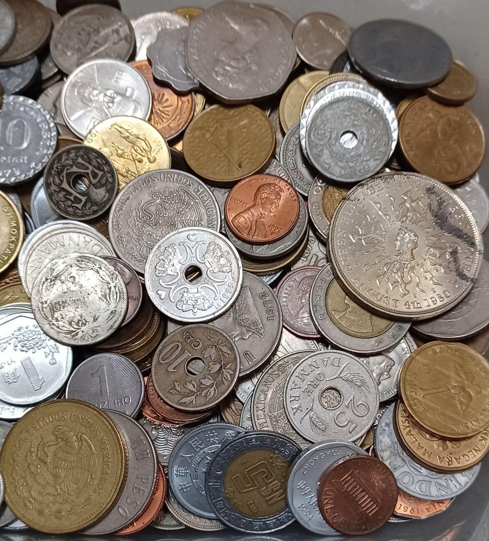 重さ3.5キロ以上の海外(外国)硬貨とおまけ付き(銀貨のおまけ)