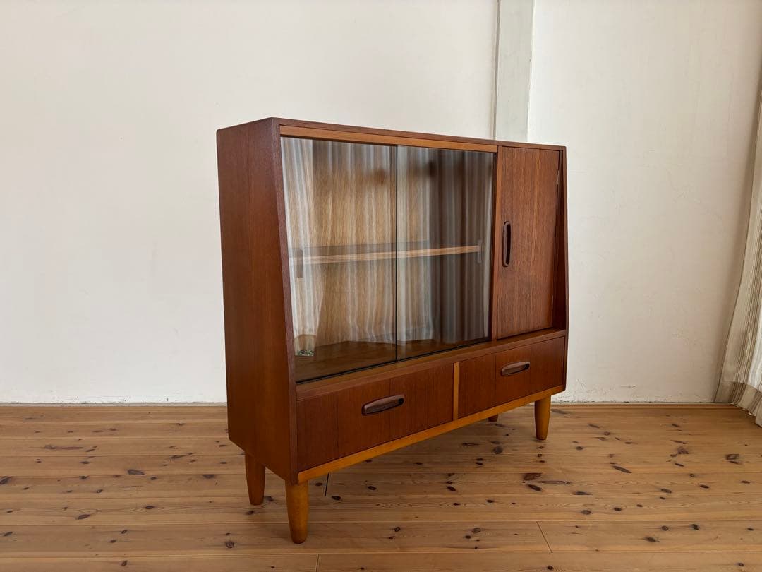 北欧ヴィンテージ　イギリス　ガラスキャビネット