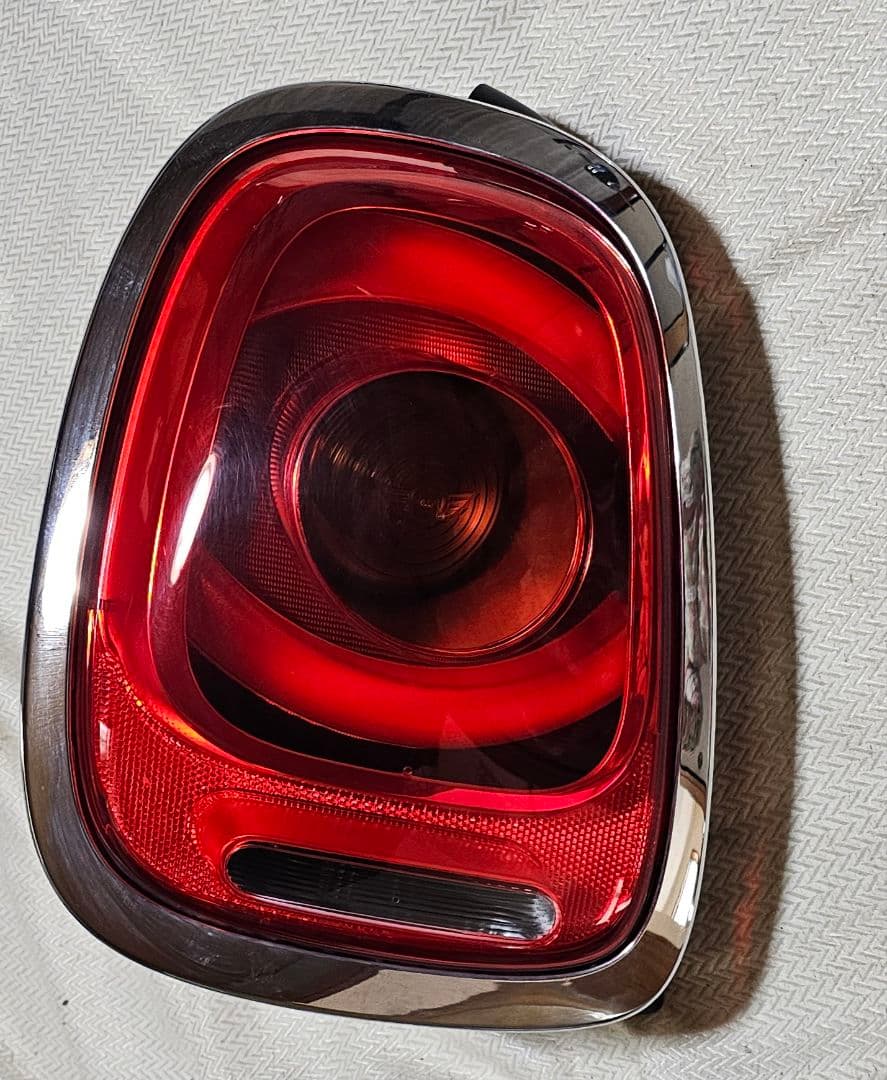 BMW[MINI テールランプ 左側 赤 7297413-13 xm20