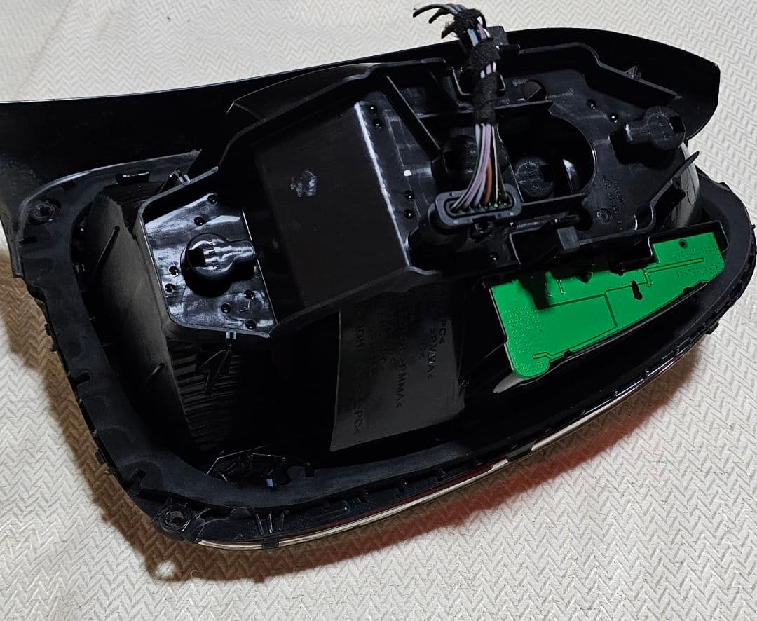 BMW[MINI テールランプ 左側 赤 7297413-13 xm20
