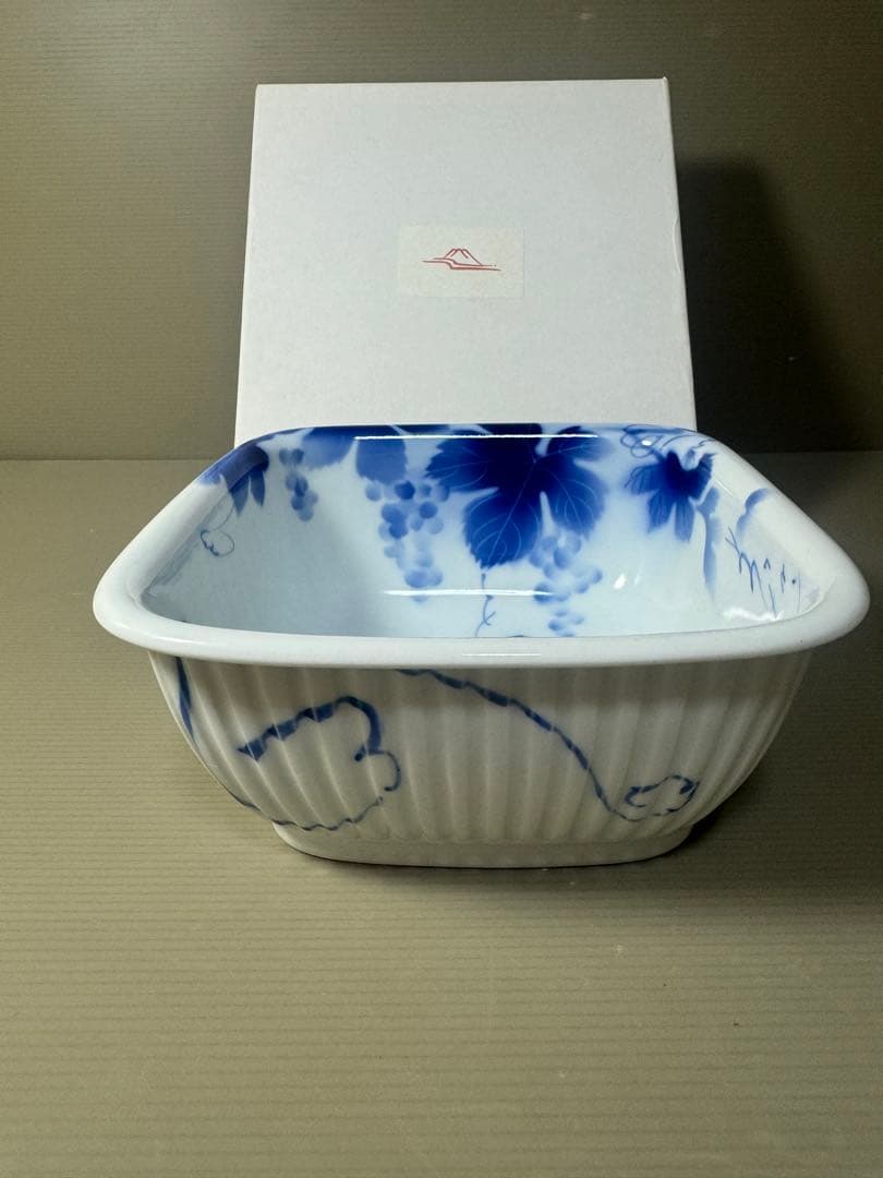2562 深川製磁　ブルーワイナリー　角鉢　未使用
