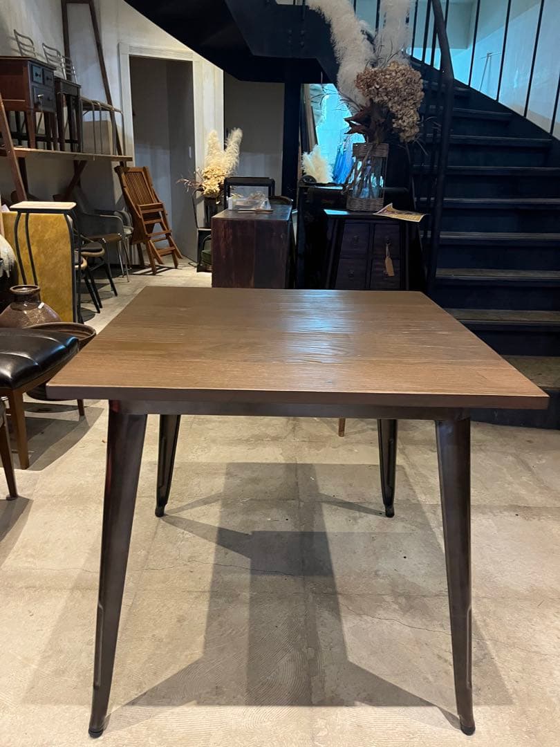 インダストリアルテーブル