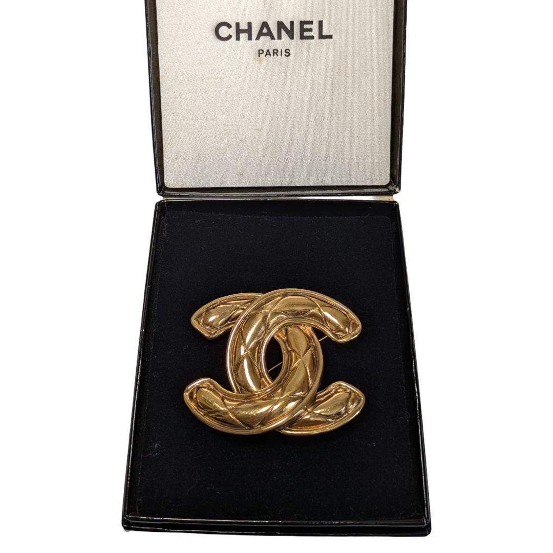 【極美品】CHANELシャネル ゴールド ココマーク　マトラッセ　ブローチ