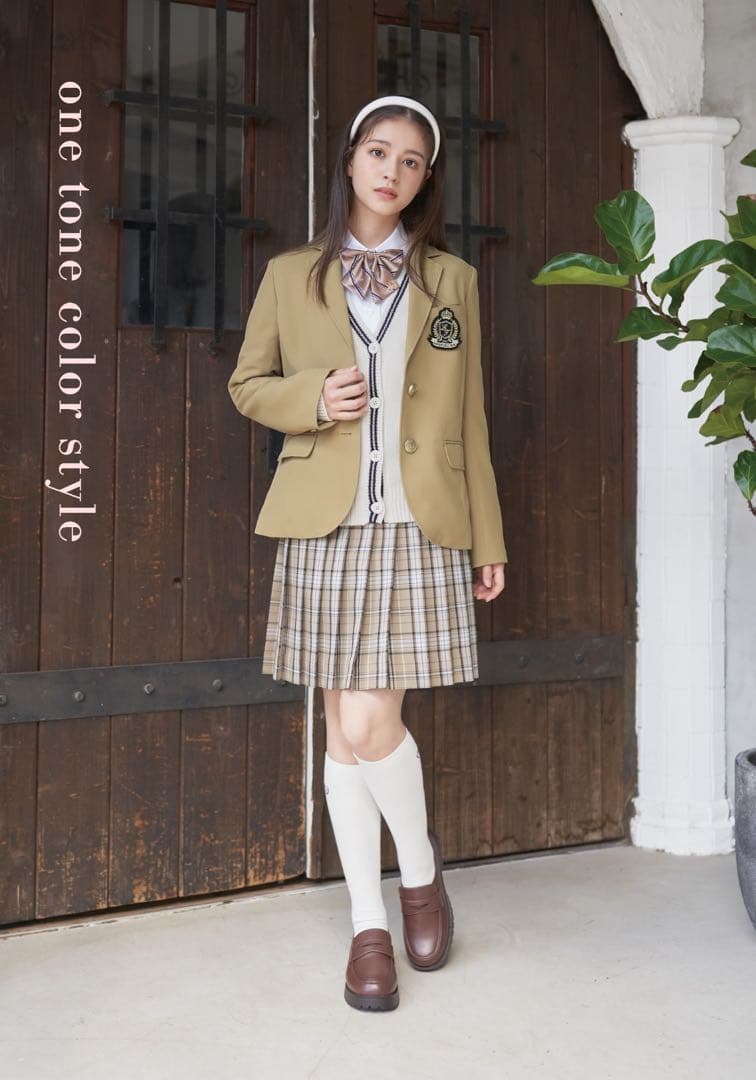 ラブトキシック(Lovetoxic) 卒服Mベージュ