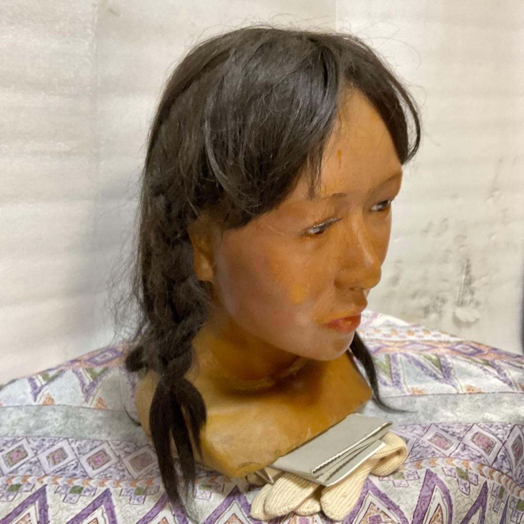 蝋人形　インディアン少女。