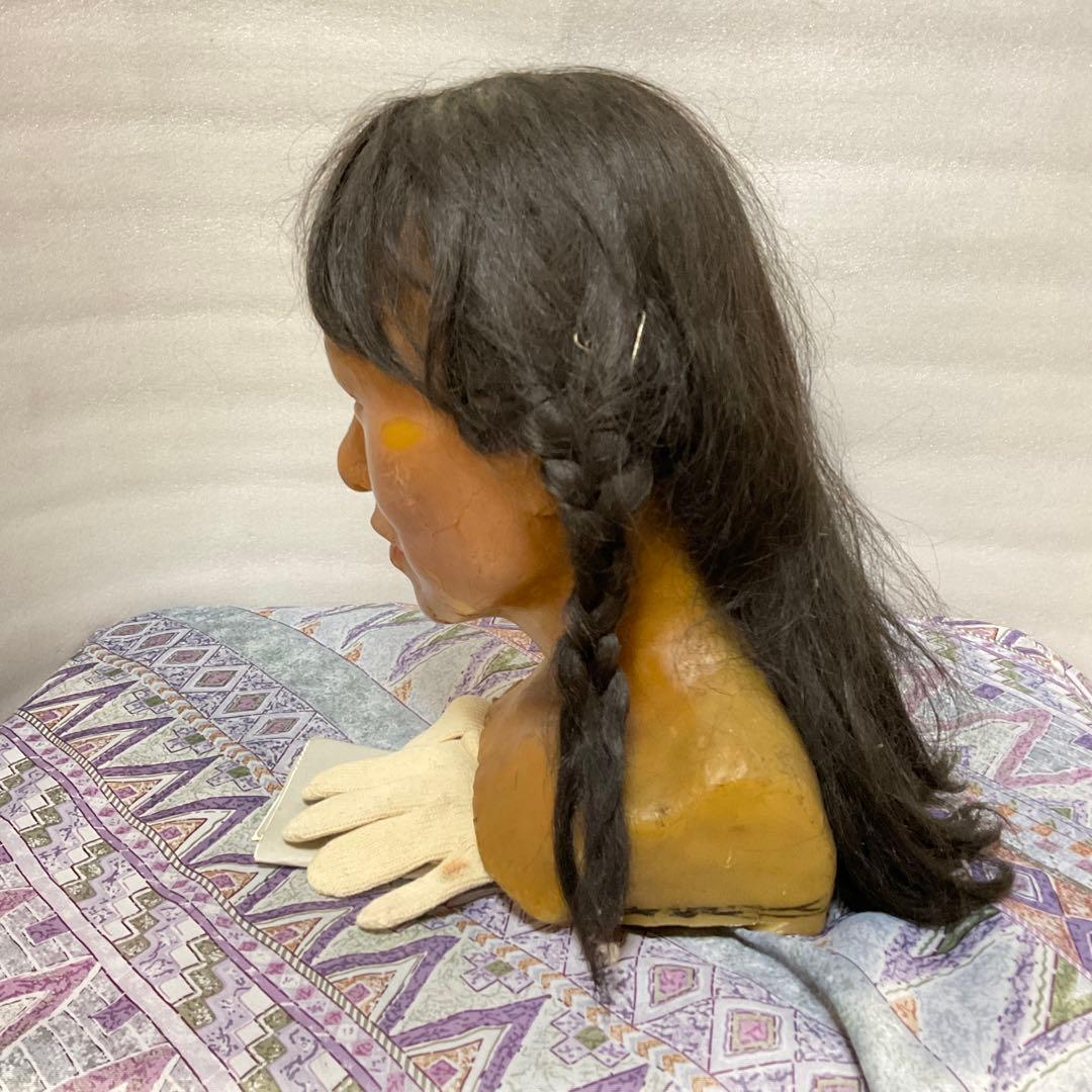 蝋人形　インディアン少女。