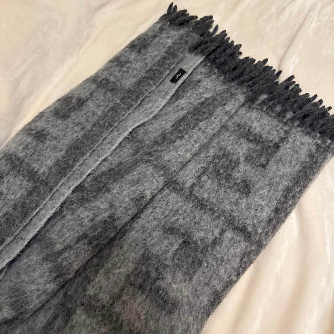 FENDI 大判 落ち着いたグレー色 ロゴデザインブランケット 秋冬