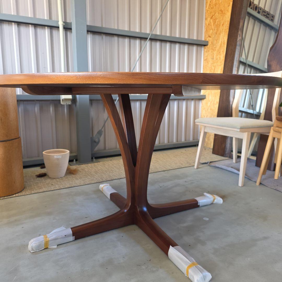 カリモク円形　木製　ダイニングテーブル