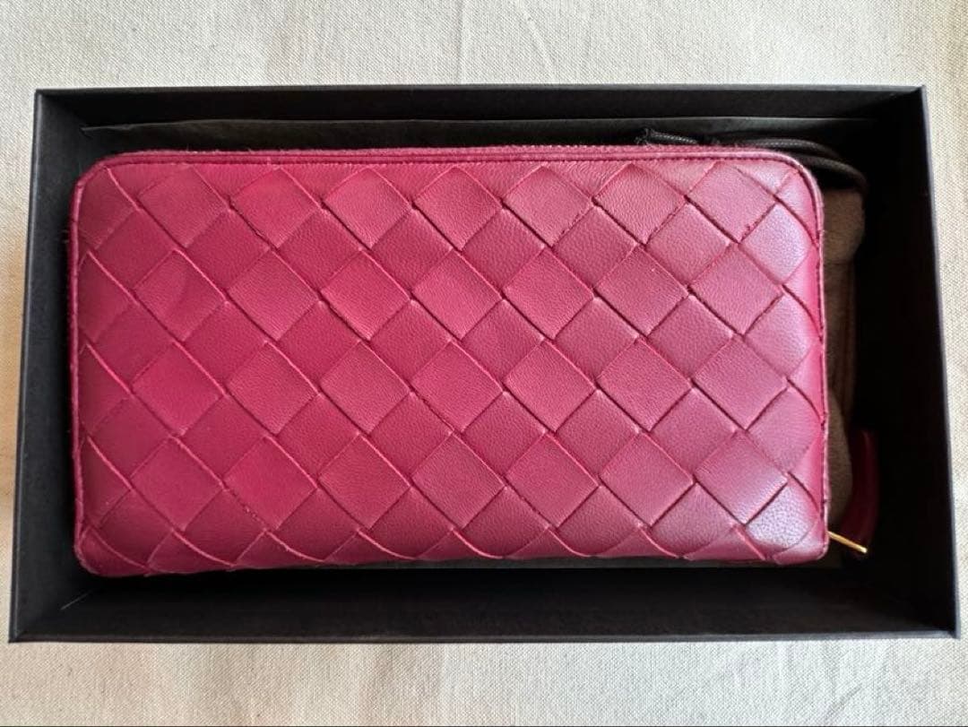 最終値下ボッテガヴェネタ マキシイントレチャート ジップウォレット バーガンディ