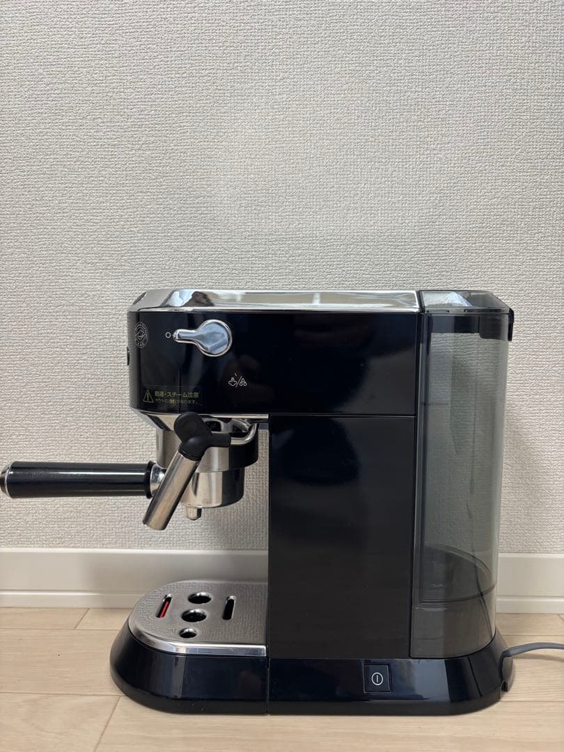 デロンギ デディカ エスプレッソマシン コーヒーマシン EC680BK