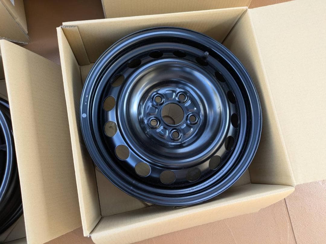 トヨタ　シエンタ　純正ホイール　4本　ホイルキャップキャップ付き