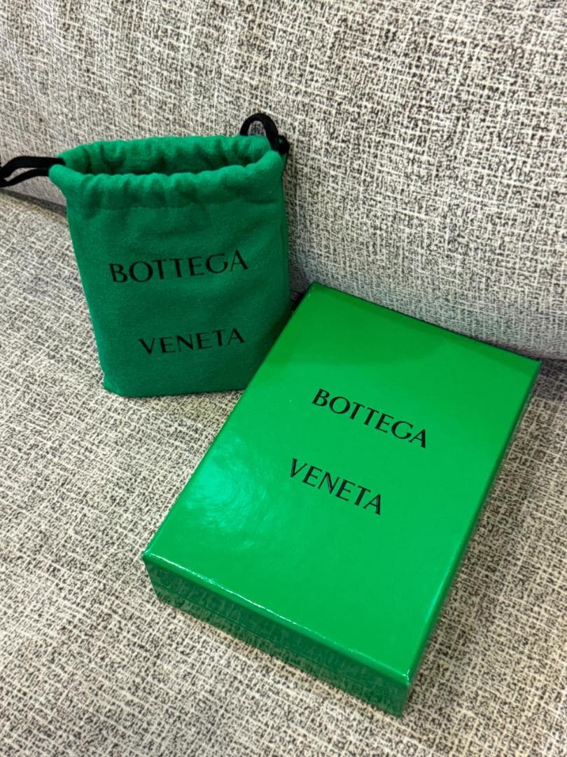 ボッテガヴェネタ コンパクト財布 ブラック レザー 箱・保存袋付き