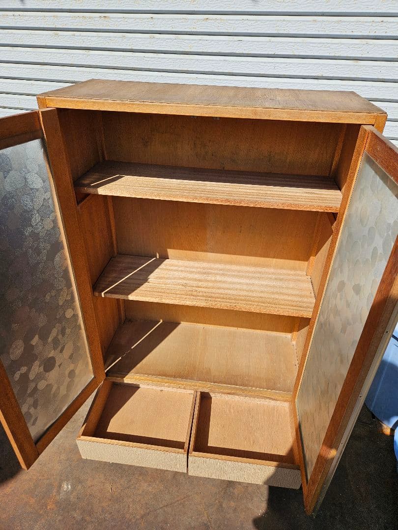 ジャパンヴィンテージ 古いガラスの戸棚 飾り棚 水屋箪笥 食器棚 本棚