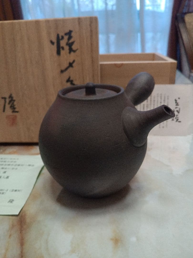 黒色陶器急須 木箱付き　黒田隆　急須