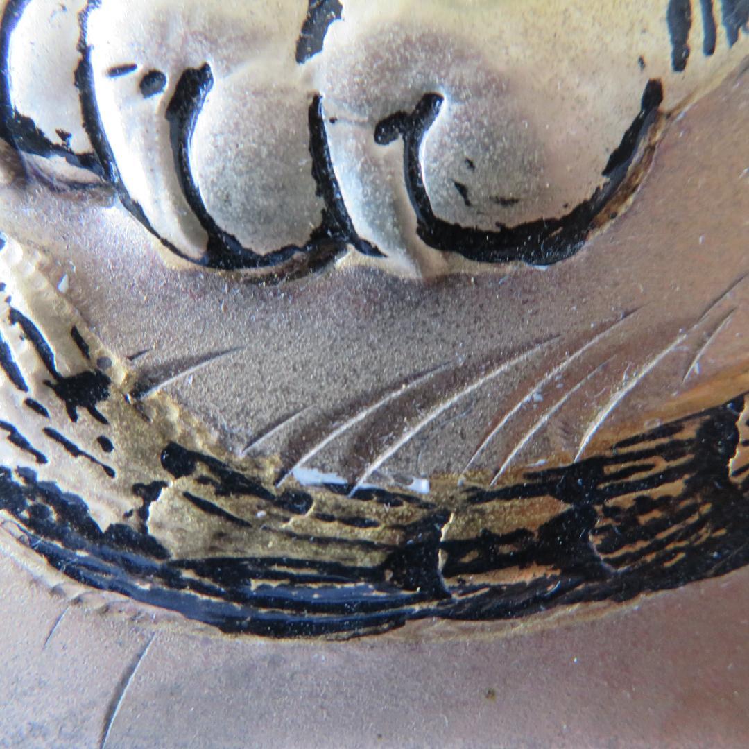 北　秀玉作　 　「虎」　　　彫金　　　　　立体感